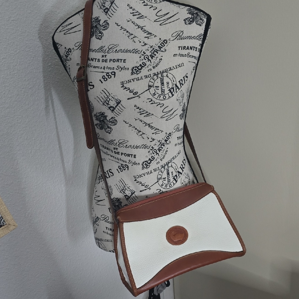Dooney & Bourke White & Brown All Weather Leather Crossbody Bag (FAIR/GOOD)✨️🤎✨